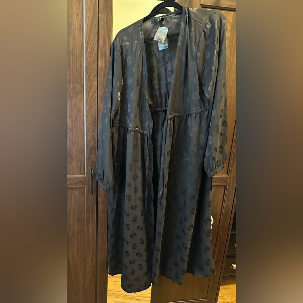 Torrid Black Skull 💀 Jacquard Self-tie Duster Kimono in 2X - with tags